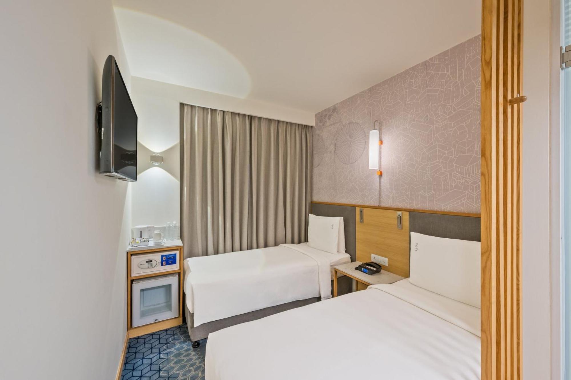 Express Gurugram Sector 50 By Ihg Hotel 4*