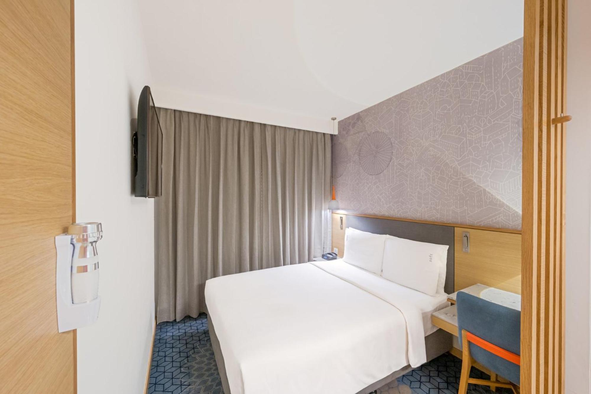 Express Gurugram Sector 50 By Ihg Hotel 4*